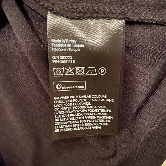 H&M ribbed black v neck with lace shirt - Picture 9 of 10